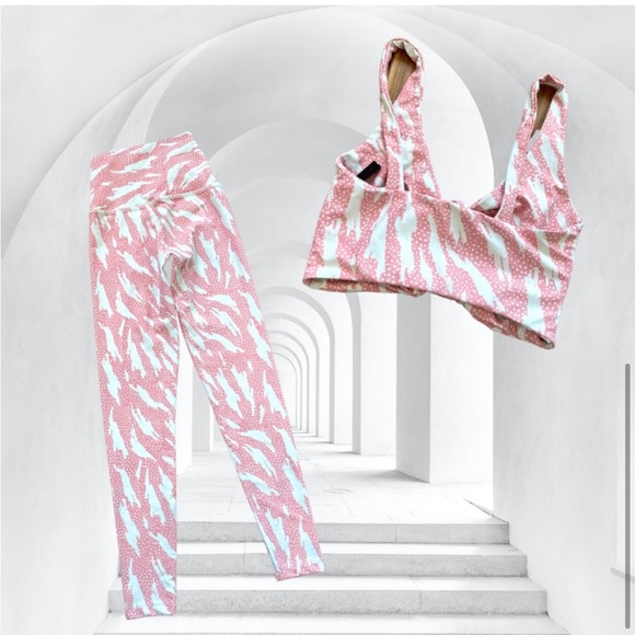 Beach Riot Pink Piper Leggings and Twist Sports Bra - Picture 3 of 3